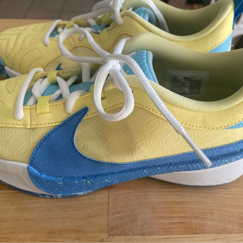 Nike Kids Sneakers in Yellow and Blue